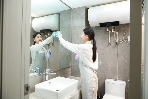 镜头背后的力量 设图网中女性保洁员人物摄影的温度与价值